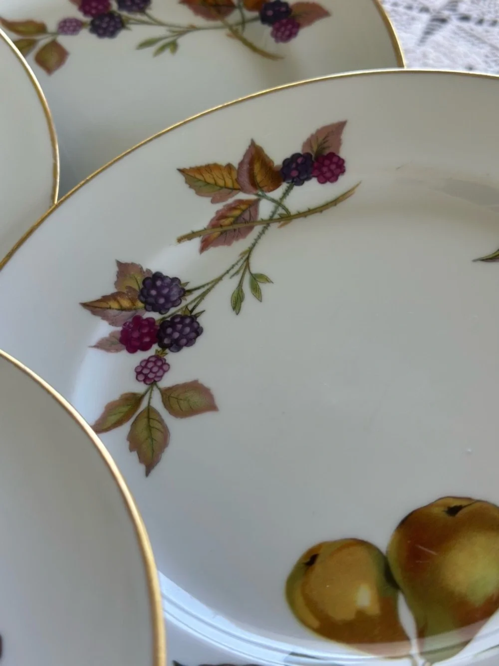 6 Vintage Royal Worcester Evesham Salad Lunch Plates Gold Trim England China
